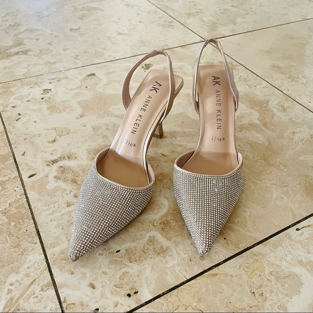 Anne Klein Ivan Nude and Gold Embellished Slingback Pump Size 8